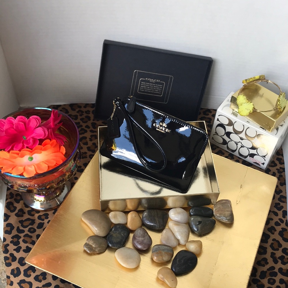 ⚡️FINAL SALE⚡️Coach Wristlet/Wallet 👛